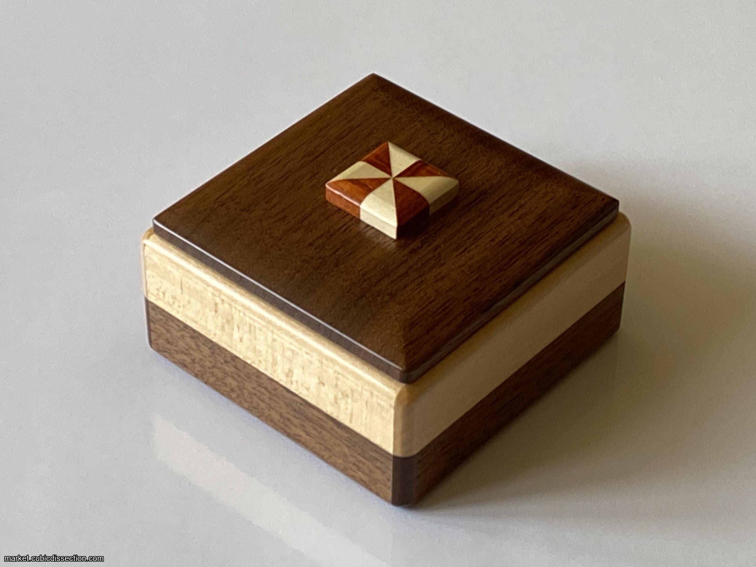 Top Box 4 by Akio Kamei