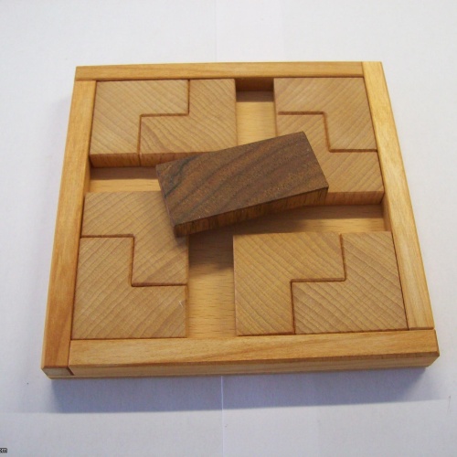 Eight L plus (Exchange Puzzle IPP 28)