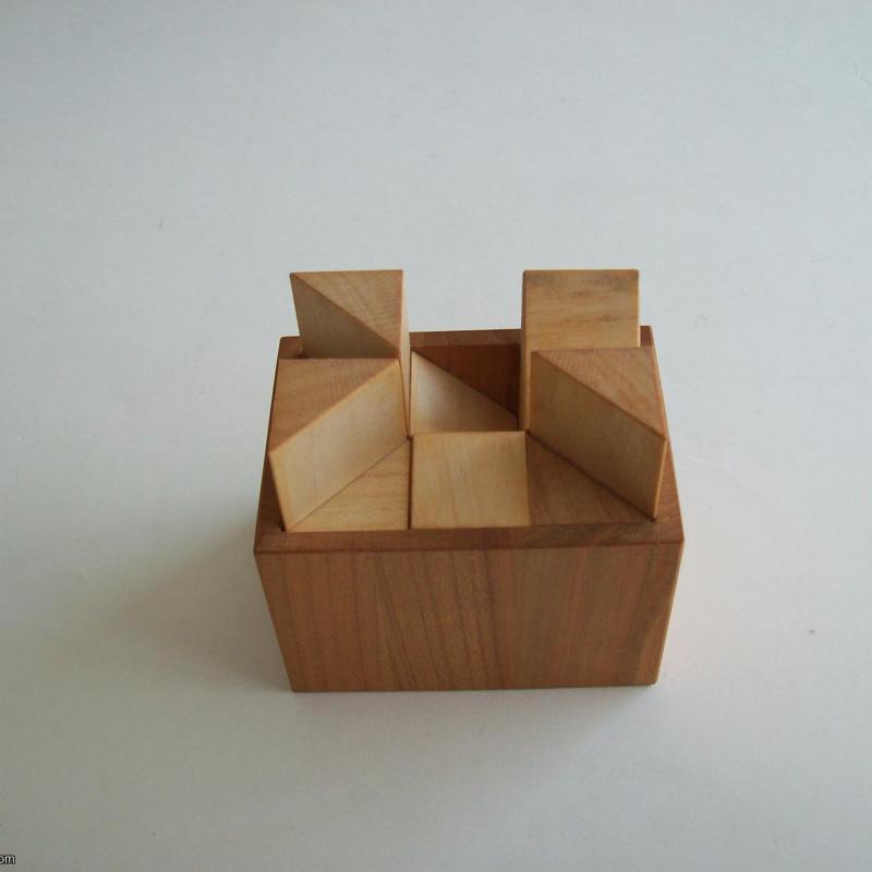“Blocked Half-Cube Box” (Exchange Puzzle IPP 37)
