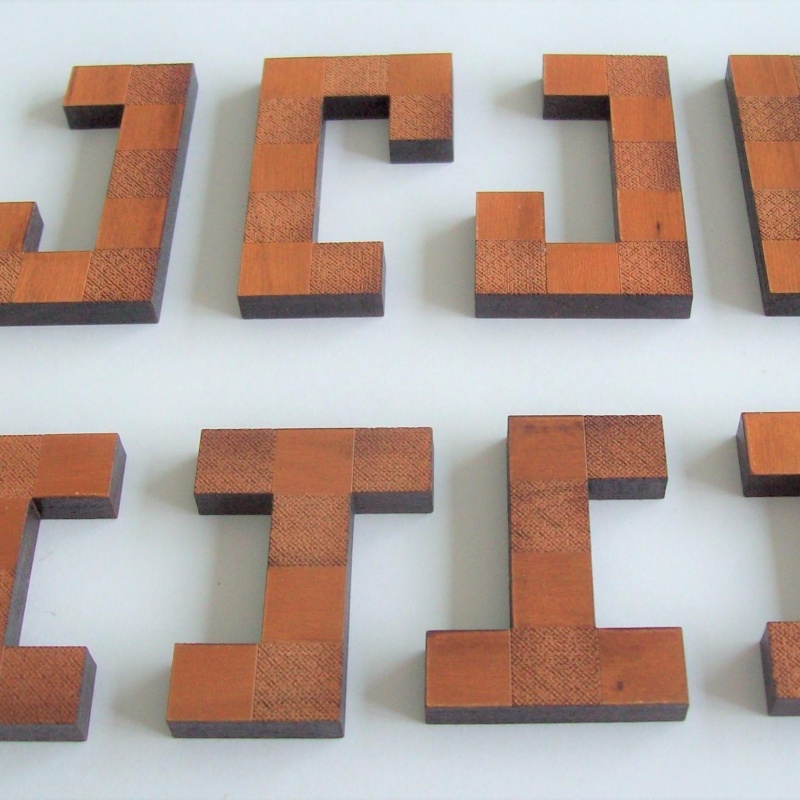 “Interlocking Checkerboard” (Exchange Puzzle IPP 28)