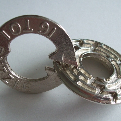 16 TO 1 Ring Maze