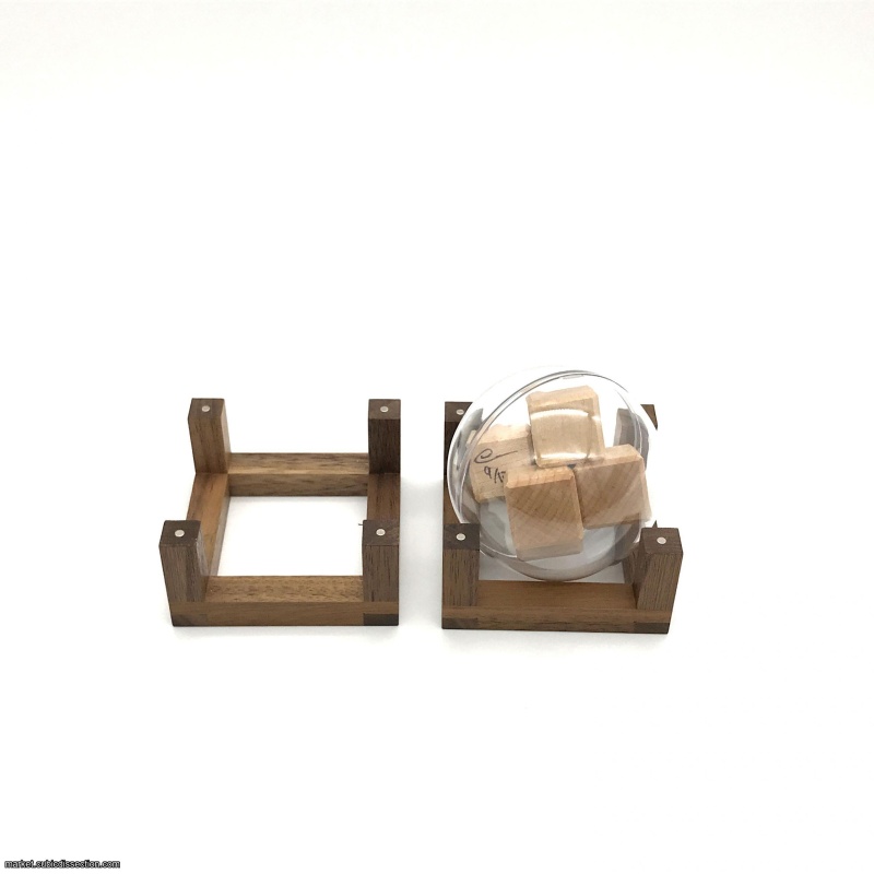 Spherical Packing Puzzle by László Molnár