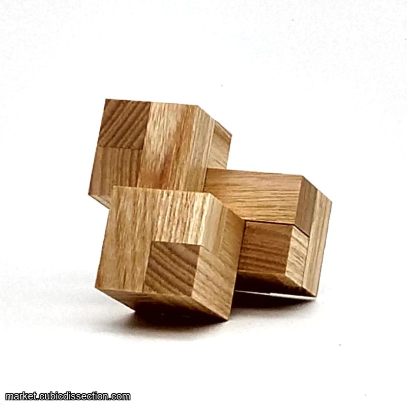 Impossible Triangle of Three Cubes by Andrey Ustjuzhanin (3)