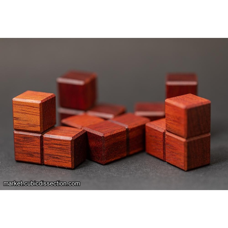 5L Box by Hajime Katsumoto