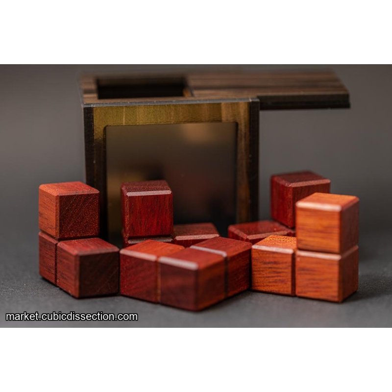 5L Box by Hajime Katsumoto