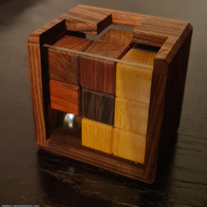 Box with 2 Balls