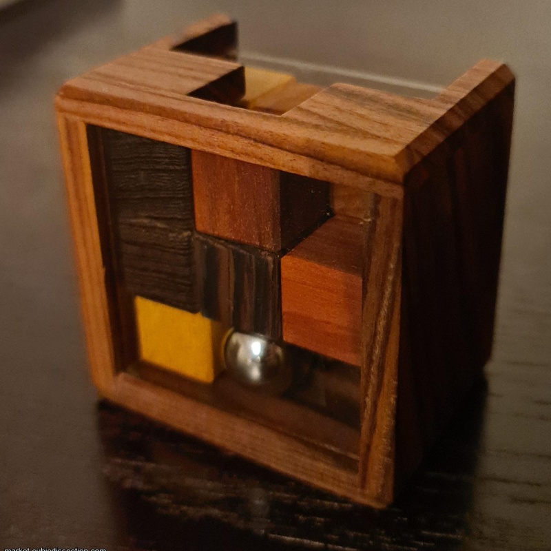 Box with 2 Balls