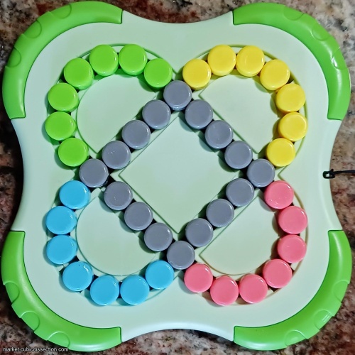 intersecting looped tracks with no gaps moving piece 2D puzzle