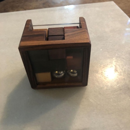 Box with 2 Balls