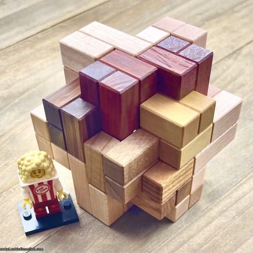 Bouquet Interlocking Burr