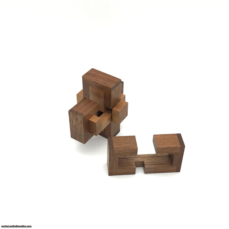 Capsula Burr by Yavuz Demirhan