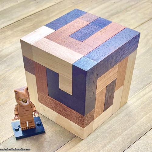 Confusio Interlocking Cube by Georg Pfaeffinger