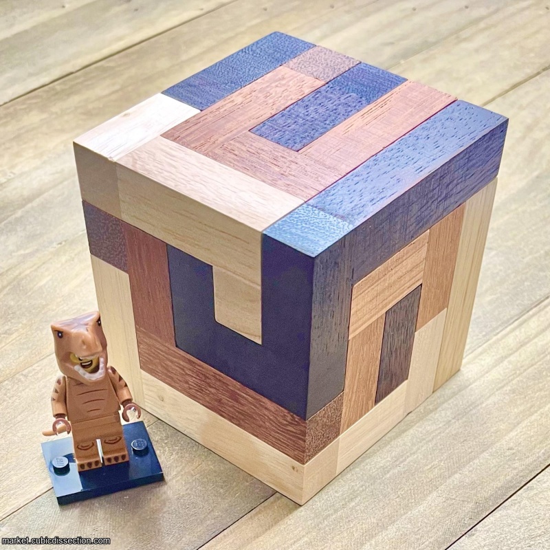 Confusio Interlocking Cube by Georg Pfaeffinger