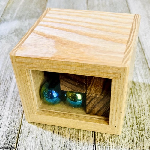 Box w/ 2 Balls by Christoph Lohe