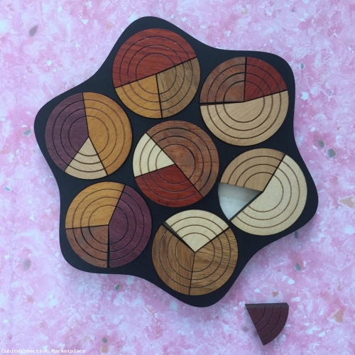 Circle tray packing puzzle