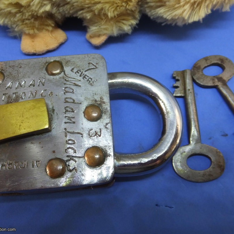 Trick Padlock #15 :  Aligarh Aman Button Co. Madan Locks 3