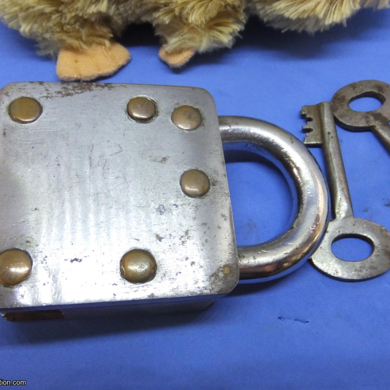 Trick Padlock #15 :  Aligarh Aman Button Co. Madan Locks 3