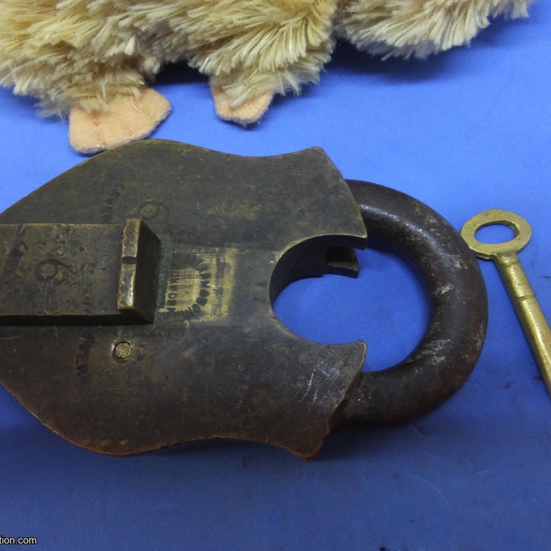 Trick Padlock #18 : 6 Levers needs a clean!