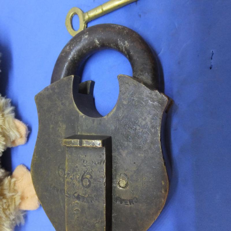Trick Padlock #18 : 6 Levers needs a clean!