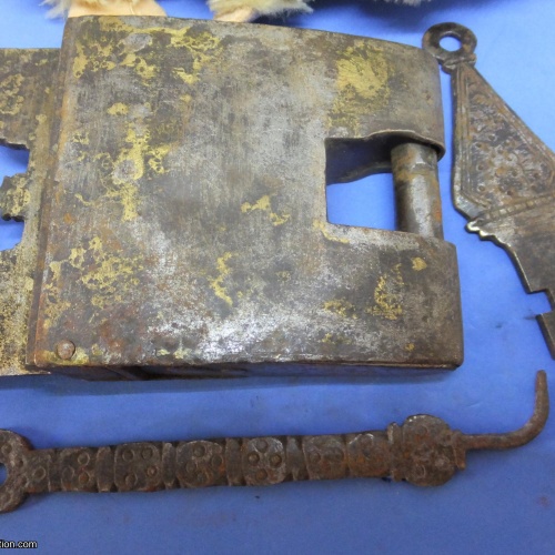 Trick Padlock #20 : No markings, 2 keys