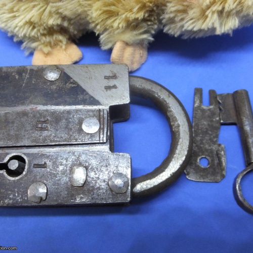 Trick Padlock #24 : "11"