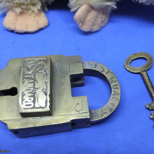 Trick Padlock #28 : "STANDARD BEST QUALITY"