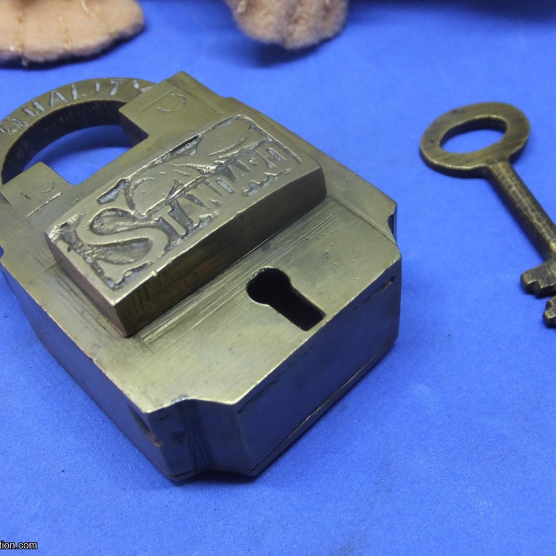 Trick Padlock #28 : "STANDARD BEST QUALITY"