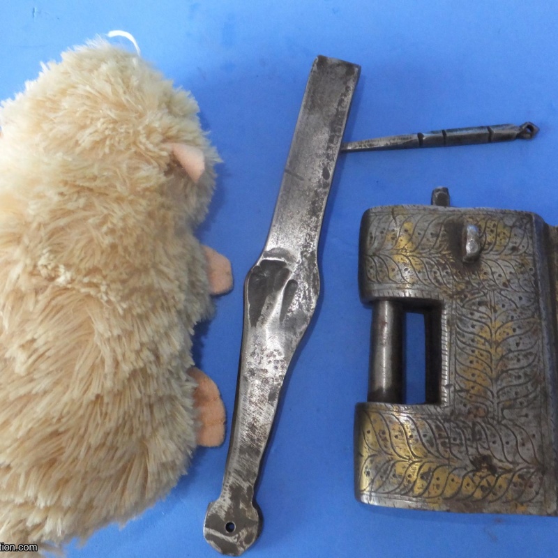 Trick Padlock #6 "No text markings"