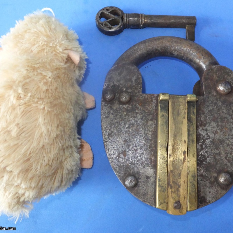 Trick Padlock #8 No markings but it is big!