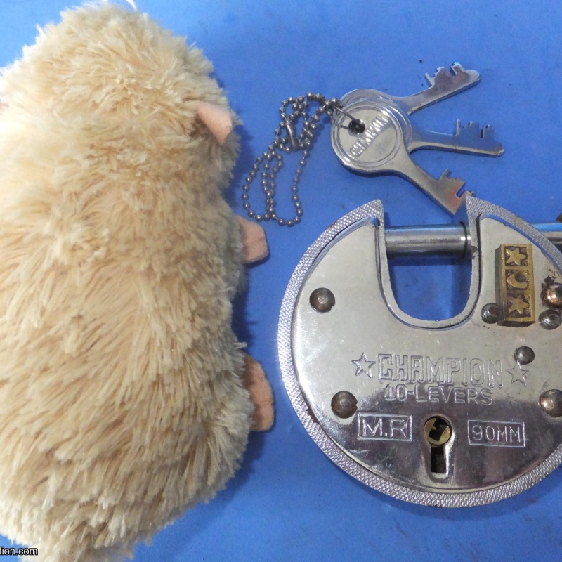 Trick Padlock #9 "Champion 10 Levers M.R 90mm"