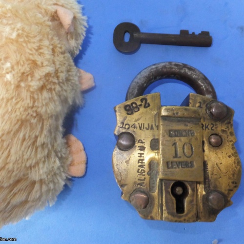 Trick Padlock #19 "99-2 Aligarh Vijay Metal Works 10 Levers"
