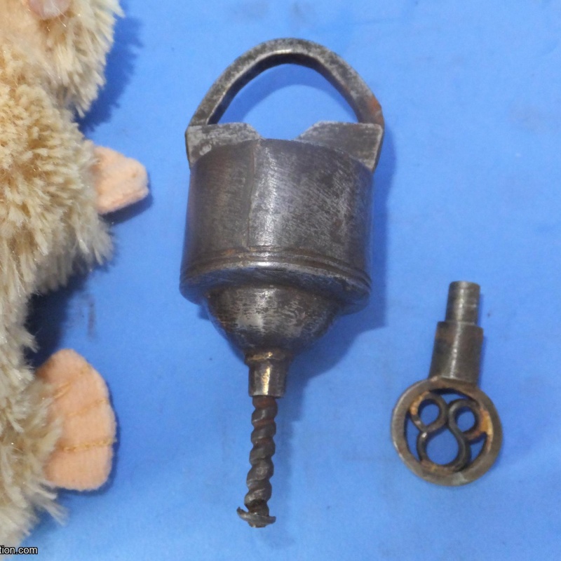 Trick Padlock #20 Cylindrical with screw key