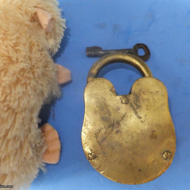 Trick Padlock #21 "Aligarh"   Cow and Bull