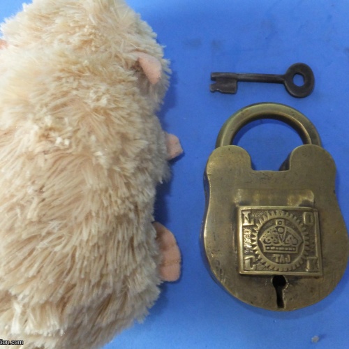 Trick Padlock #25 "TAJ L O C E"