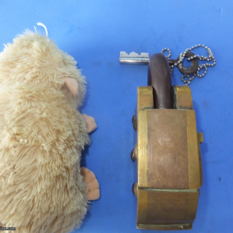 Trick Padlock #26 "Strong Guaranteed Aligarh 8 Levers"