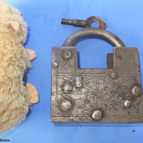 Trick Padlock #27 No text, engraved