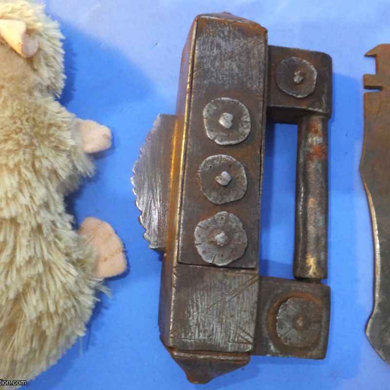 Trick Padlock #34 - Interior quite rusty