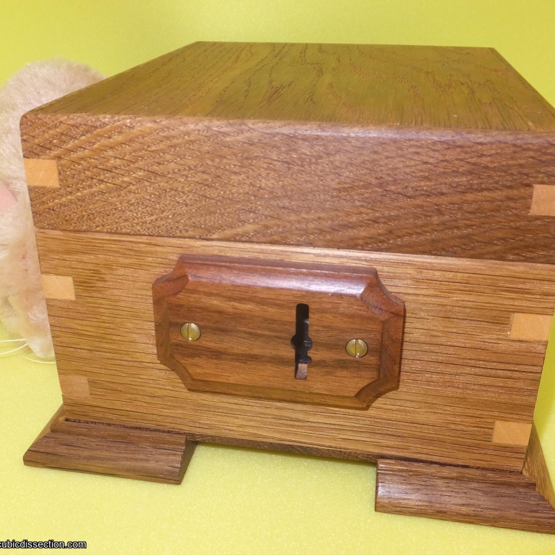 How?Box Dark : SD Box by Peter Hajek