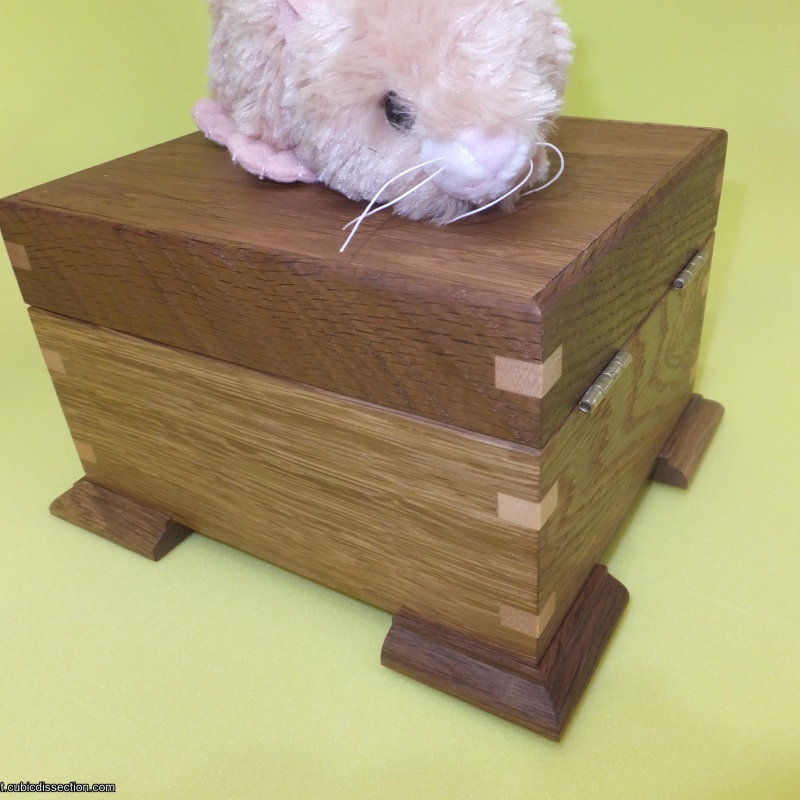 How?Box Dark : SD Box by Peter Hajek