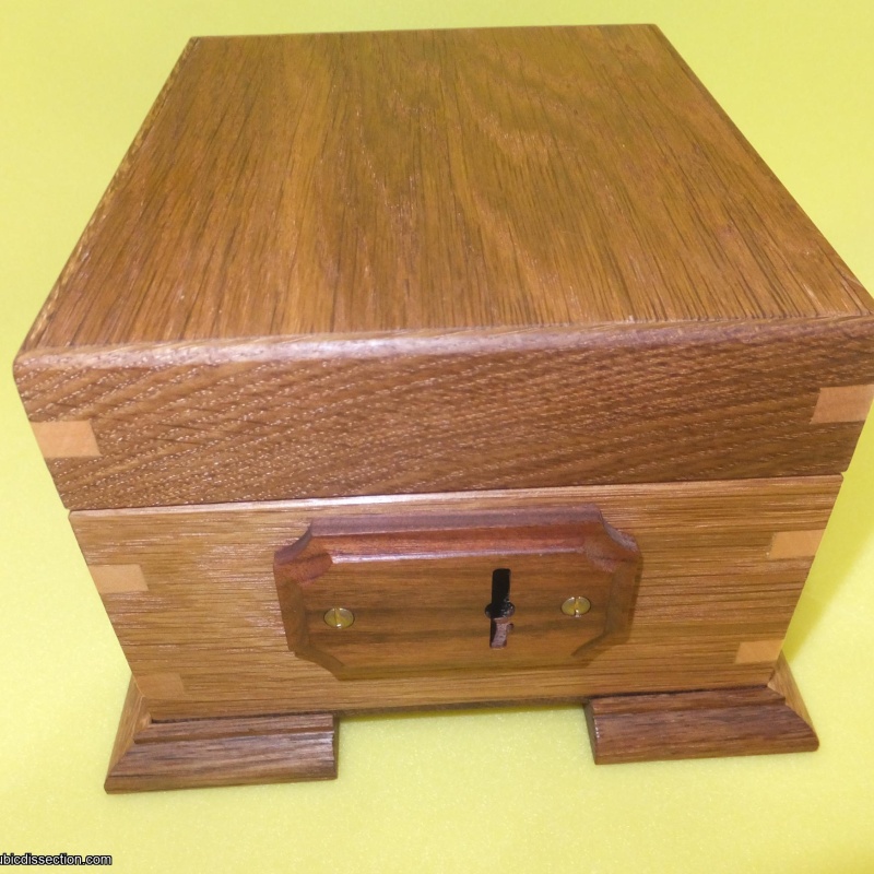 How?Box Dark : SD Box by Peter Hajek