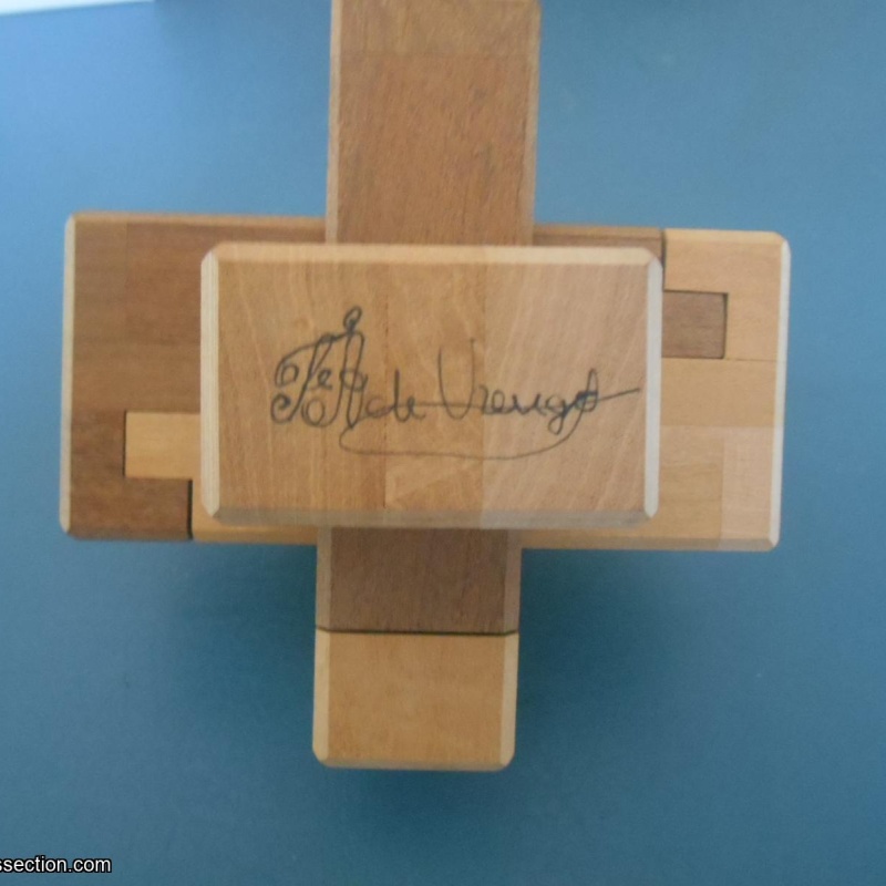 Japanese Wood Joint Puzzle by de Vreugd