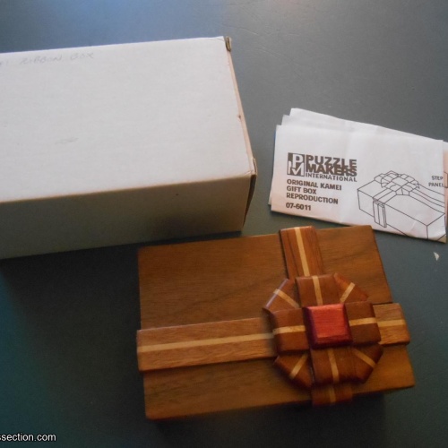 Ribbon Box II, Akio Kamei