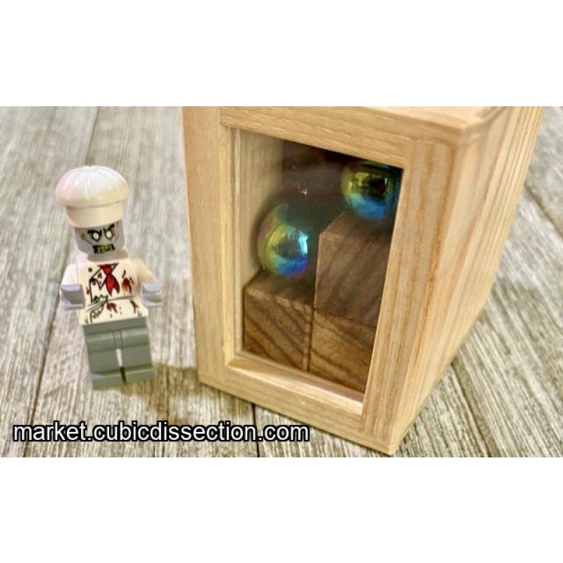 Box w/ 2 Balls by Christoph Lohe