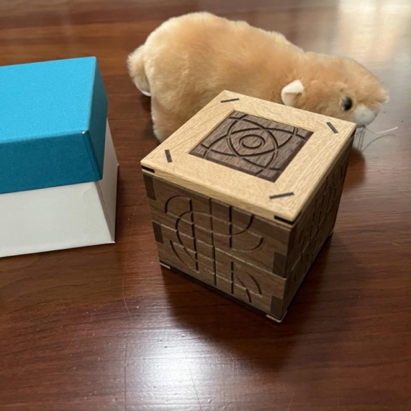 L Cube (white & black)