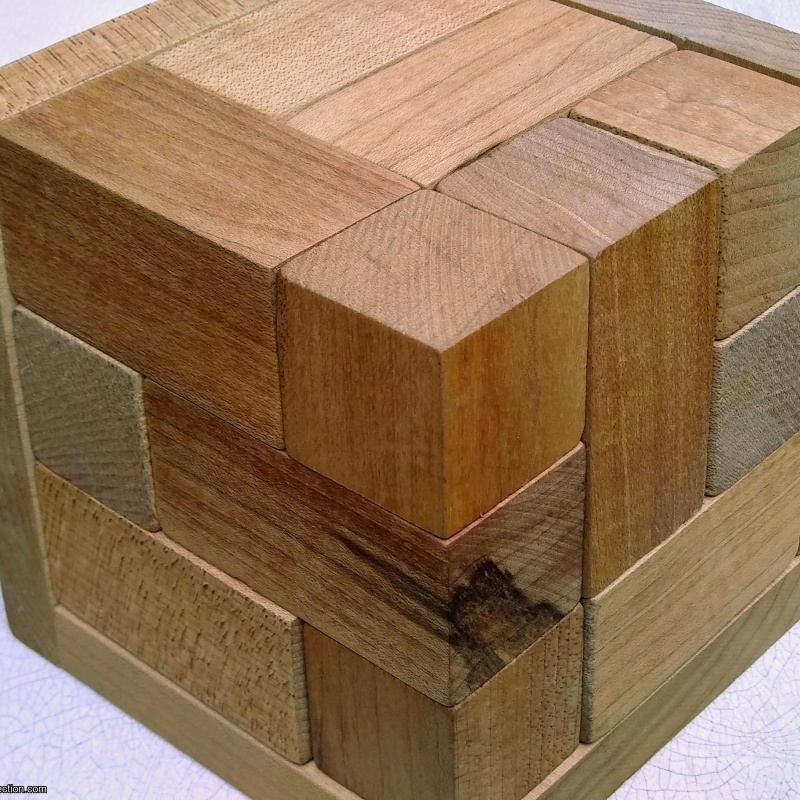 Rhoma and other rhombic blocks packing puzzles