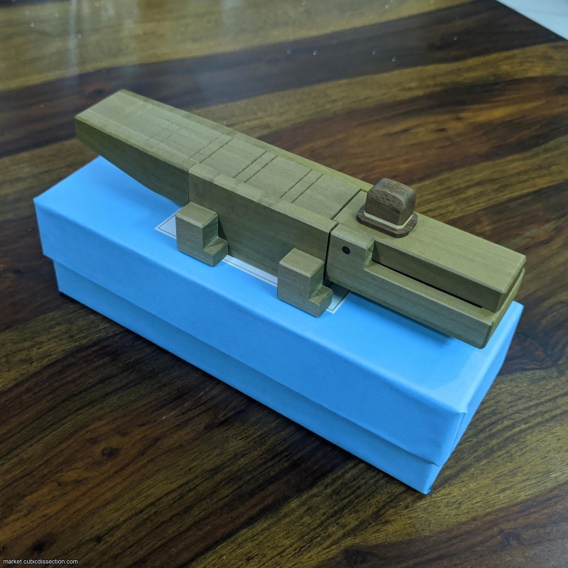 Gentleman Crocodile KY-31-2 by Yoh Kakuda