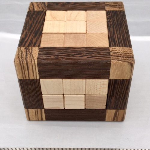 Framed Non-Planar Symmetric Hexacubes