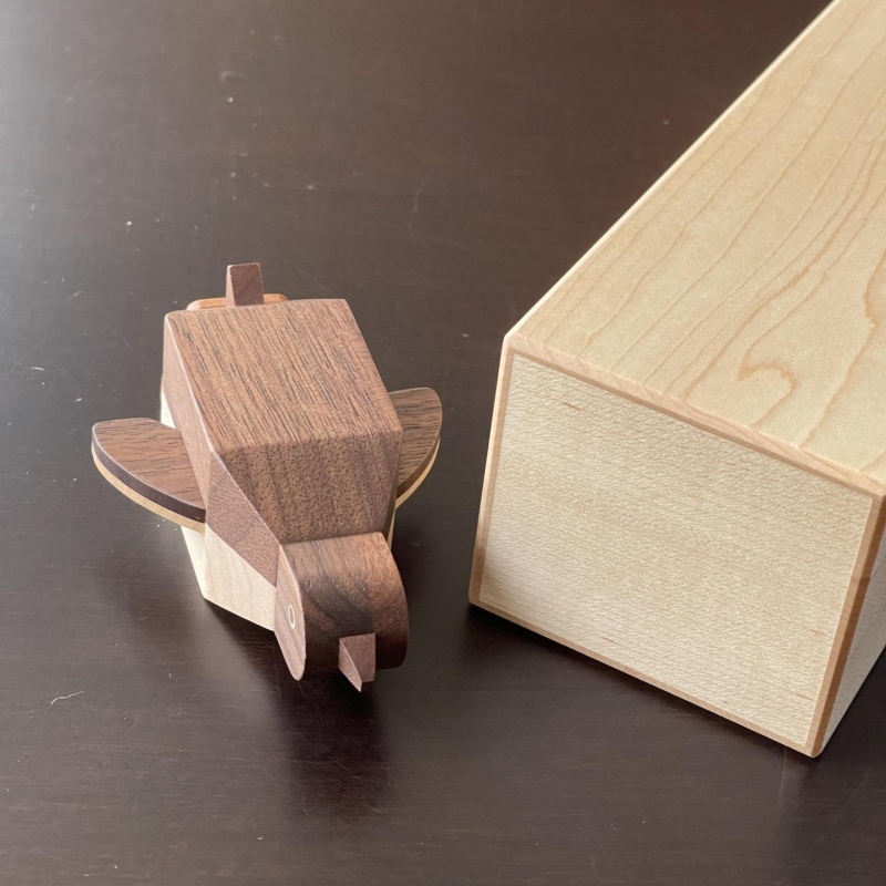 Karakuri Penguin Box