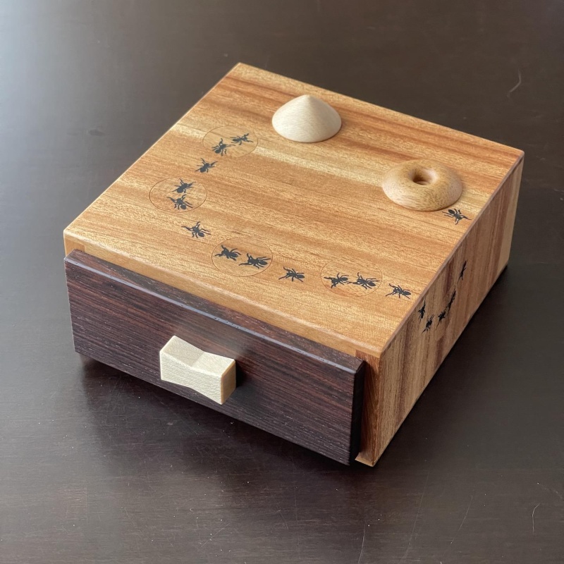 A Line Of Ants - Karakuri Box