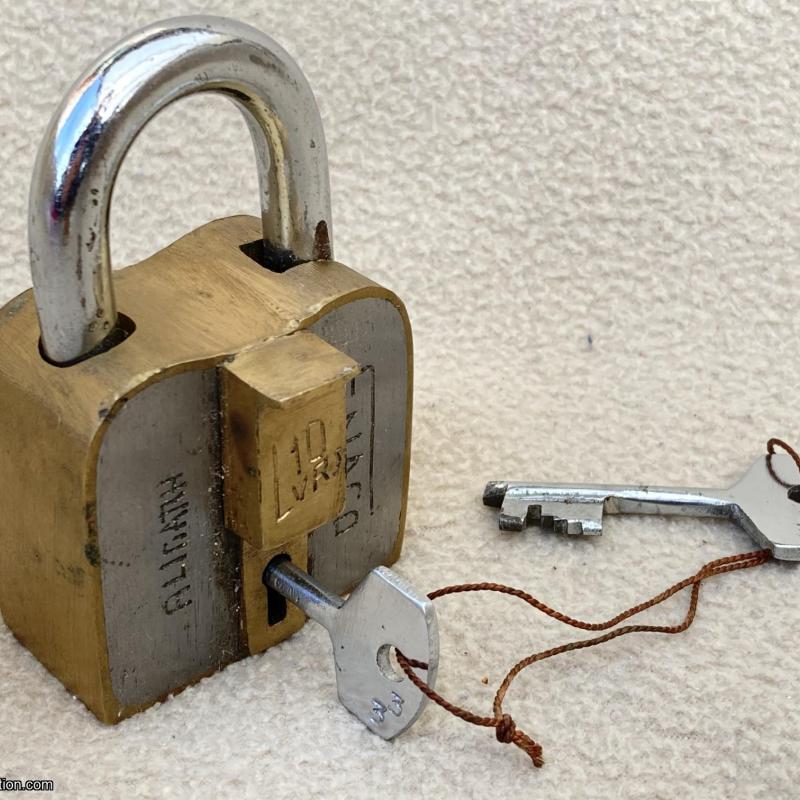 metal trick lock "10 lvrs"